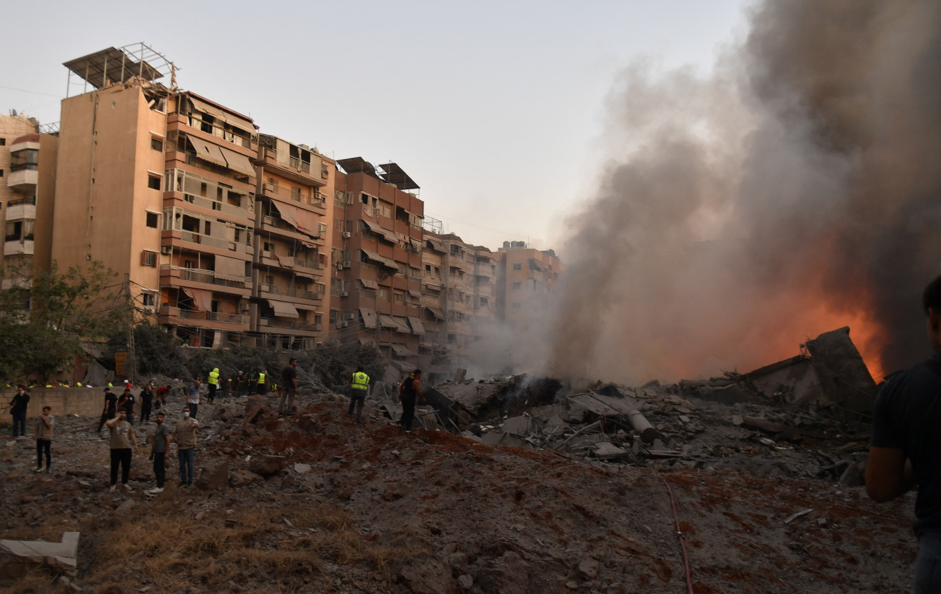 A Hezbollah bejrúti parancsnokságát bombázta Izrael, óriási a pusztítás