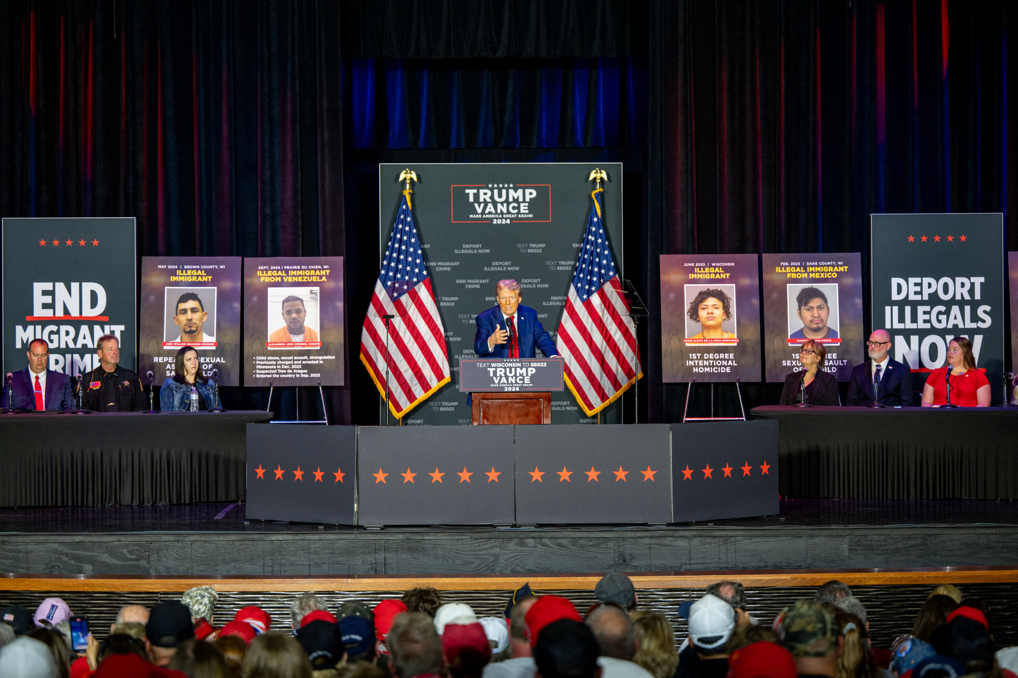 Donald Trump Prairie Du Chienben hangulatos vizuálba helyezve.