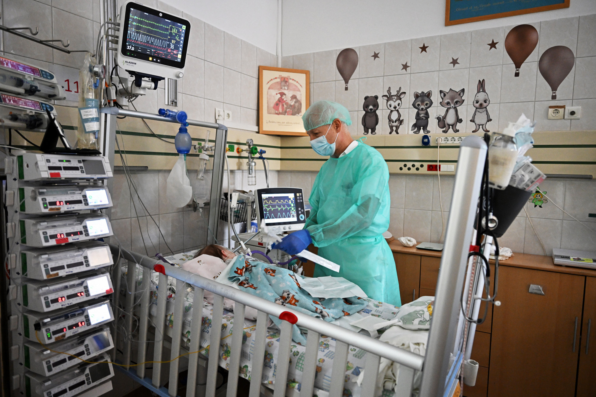 Válaszolt az életmentő kezelésekről döntő alapítvány: felhalmozódtak a kérelmek, de nincsenek nagy csúszások