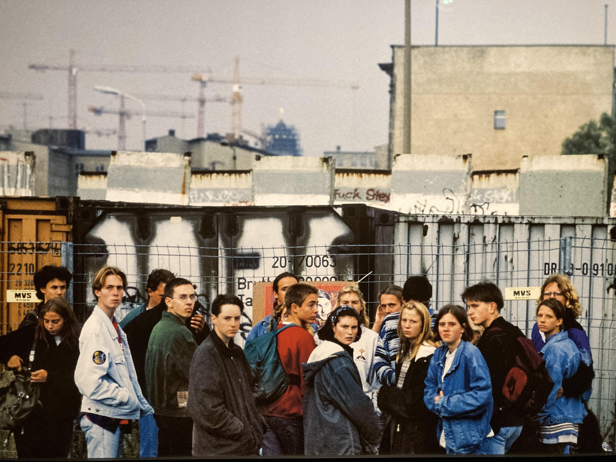 Harald Hauswald: Construction site at Potsdamer Platz, Berlin, looking east, Spring, 1994 (Építési terület a Potsdamer Platznál, Berlin, keletre nézve, Tavasz 1994)