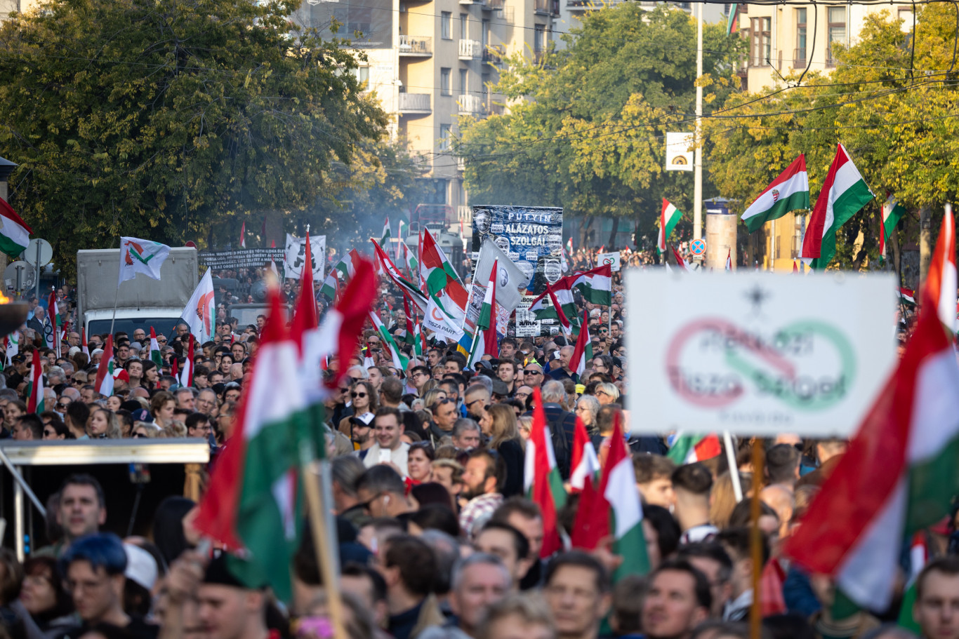 Medián: 9 százalékkal vezet a Tisza a Fidesz előtt