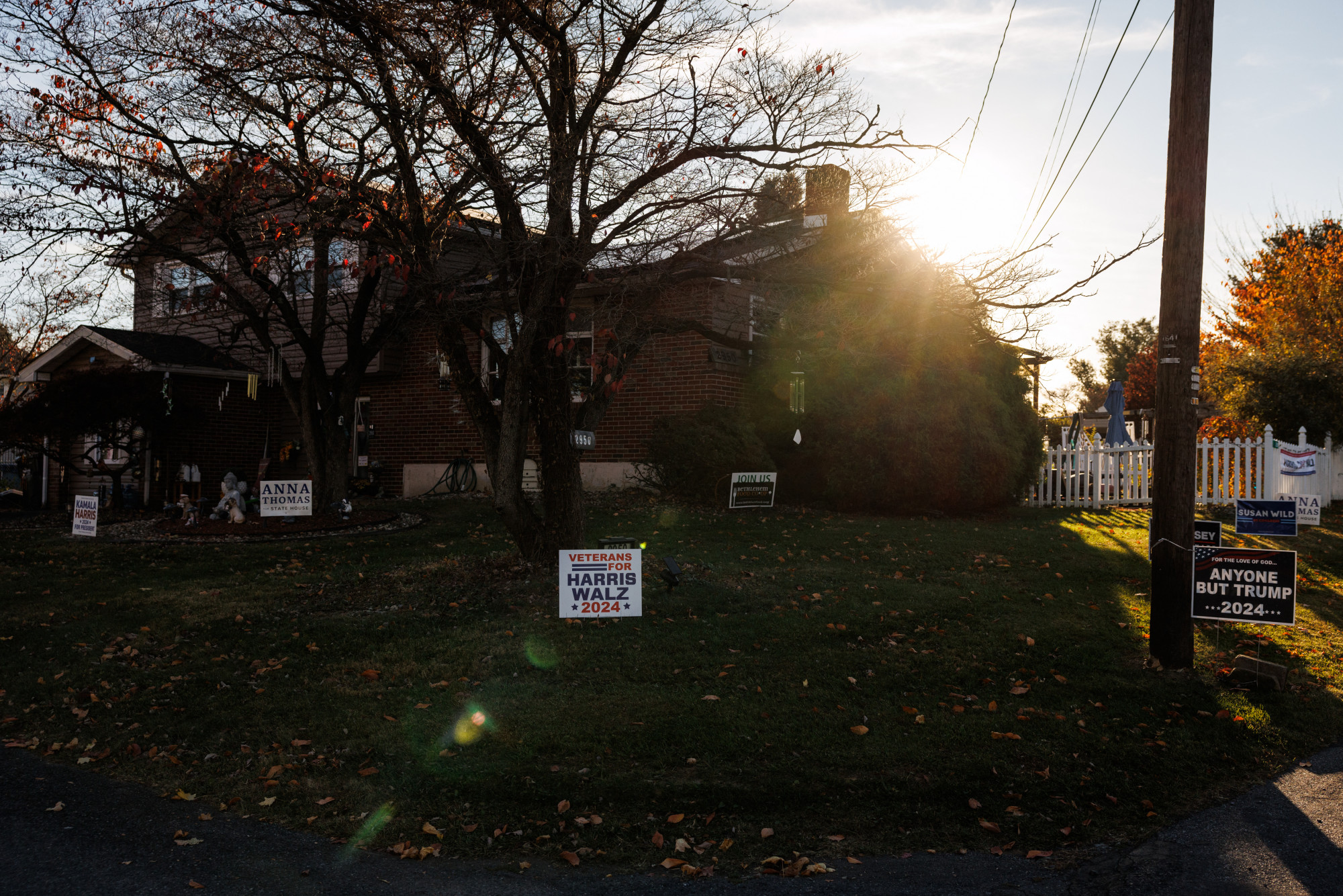 Amerikában a háztulajdonosok saját készítésű táblákkal kampányolnak - a képen Betlehem (Pennsylvania)