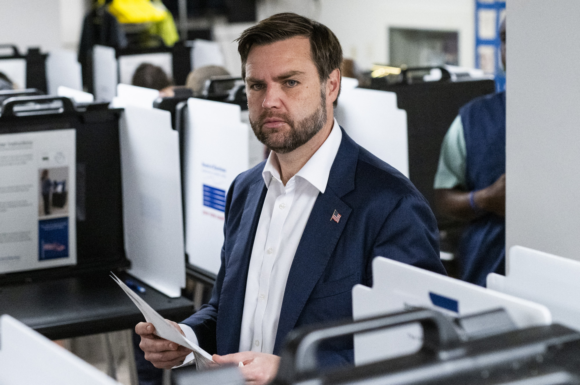 JD Vance republikánus alelnökjelölt az urnánál