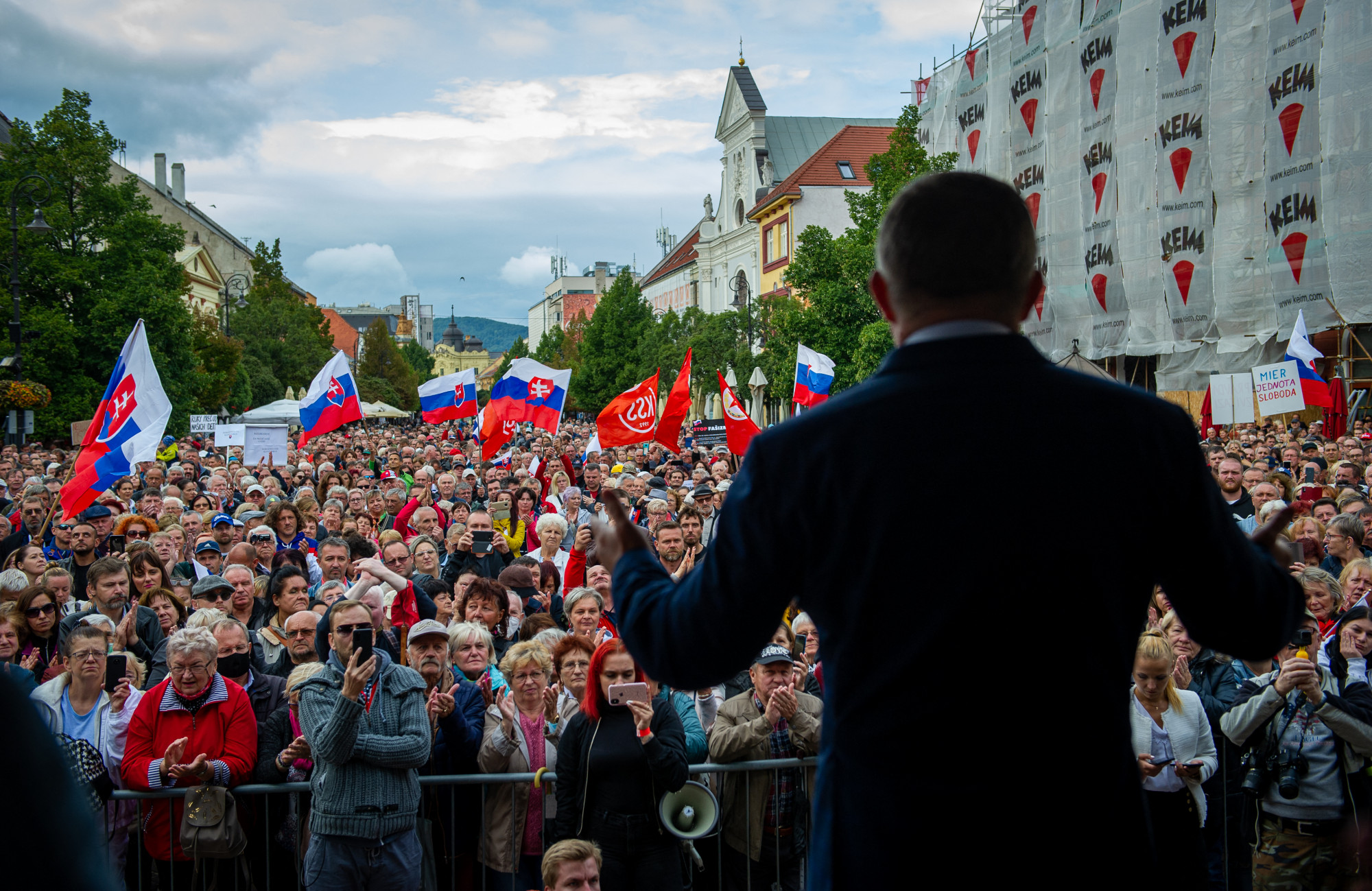 Robert Fico a kormány járványellenes intézkedései ellen tüntet 2021-ben Kassán