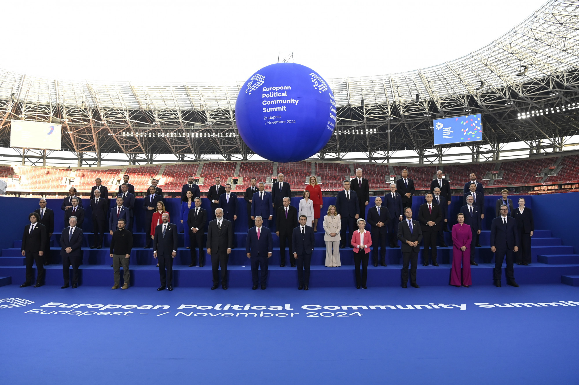 Az Európai Politikai Közösség (EPC) budapesti tanácskozásának résztvevői a Puskás Arénában 2024. november 7-én.