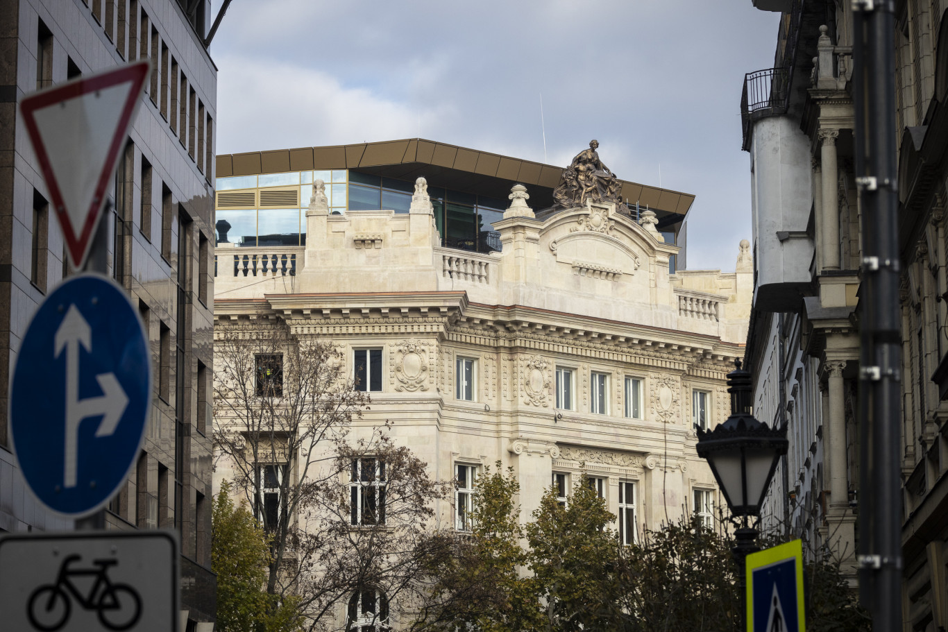 A Magyar Nemzeti Bank feljelentést a saját székháza fényűző felújítása miatt