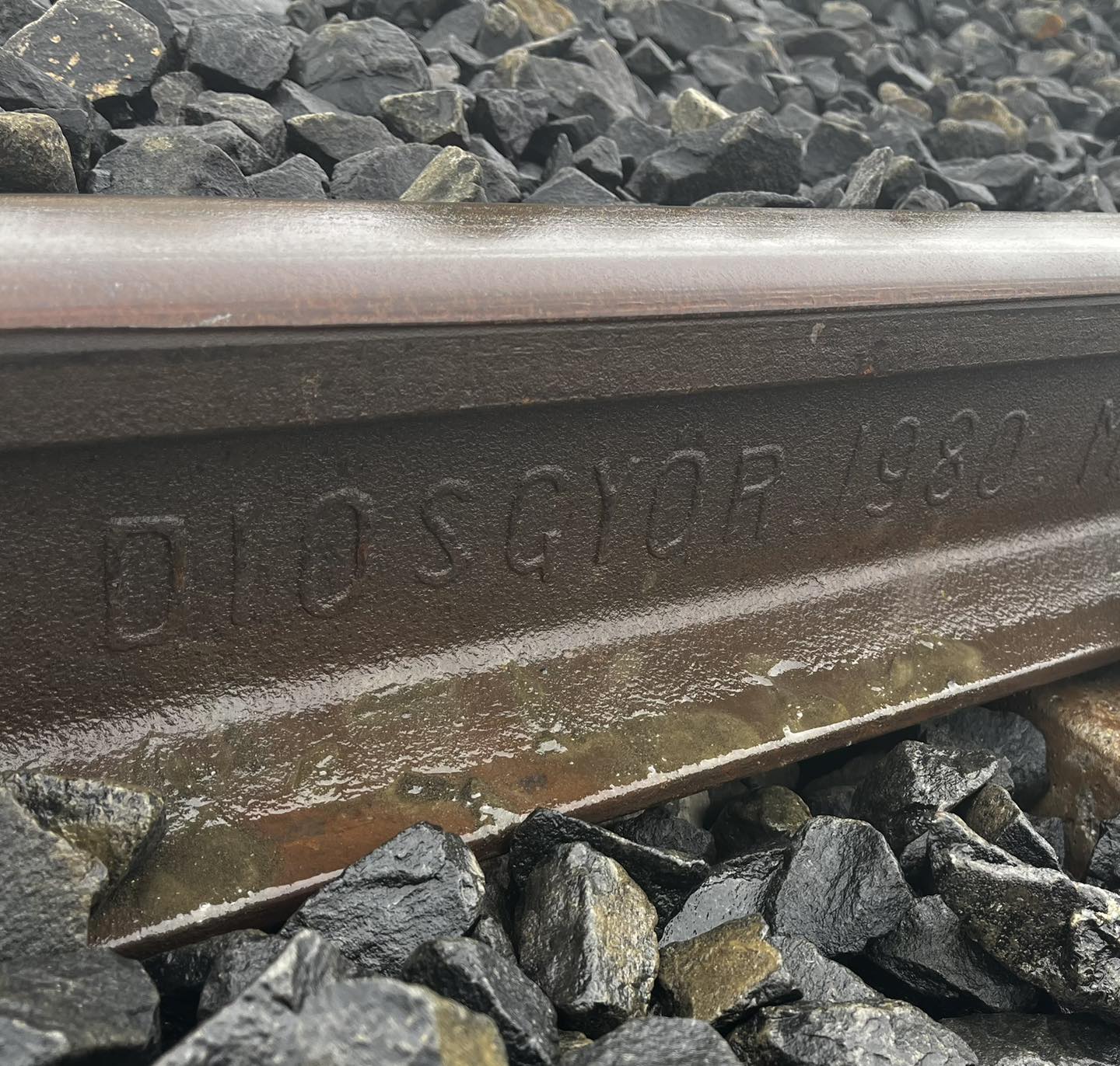 Különös érvekkel utasította el a NAV a nyomozást a 44 éves sínekkel és használt kőből épülő Budapest-Belgrád vasút ügyében
