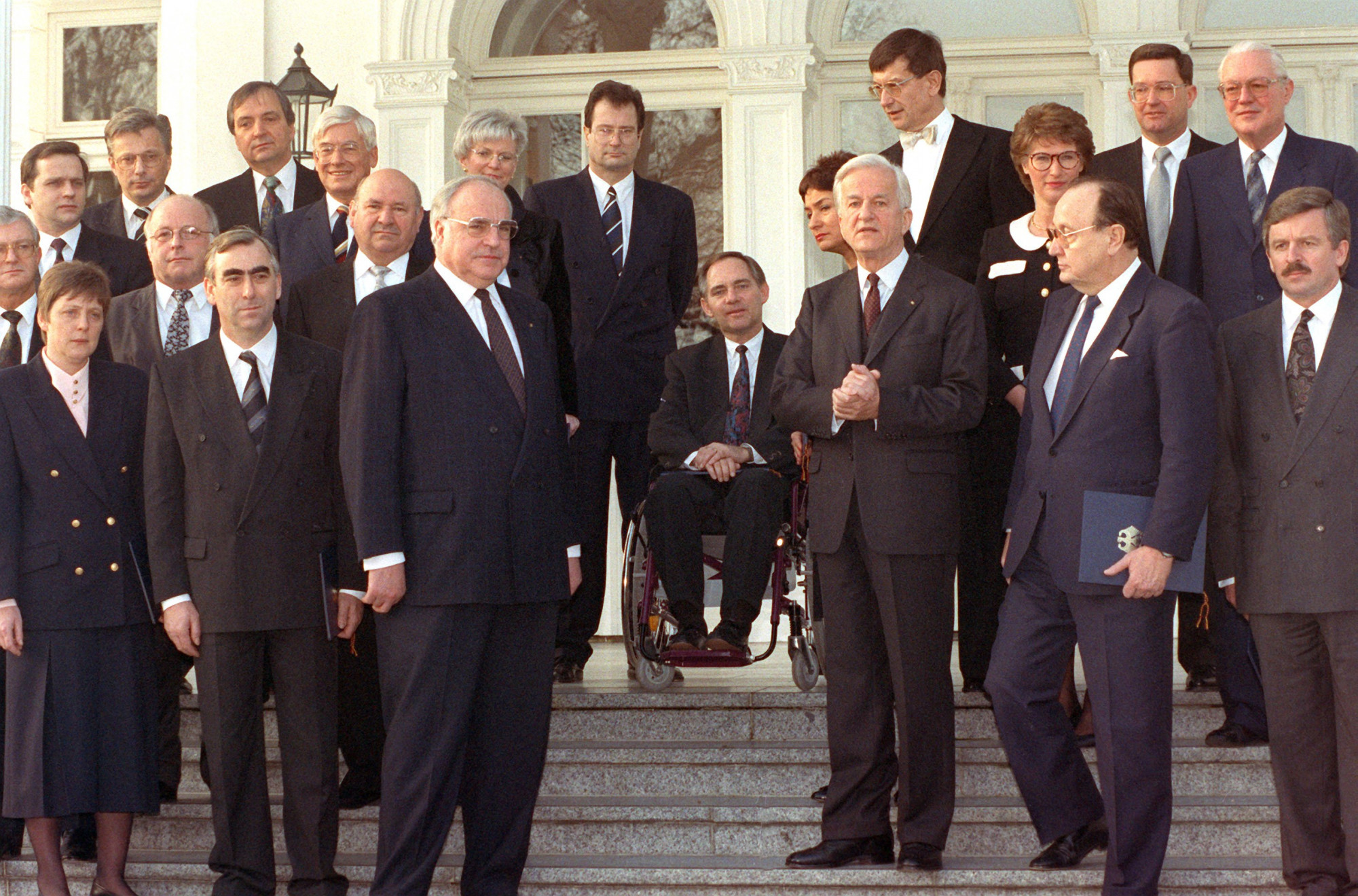 Férfiklub: Helmut Kohl szövetségi kormánya, balszélen Merkel miniszter