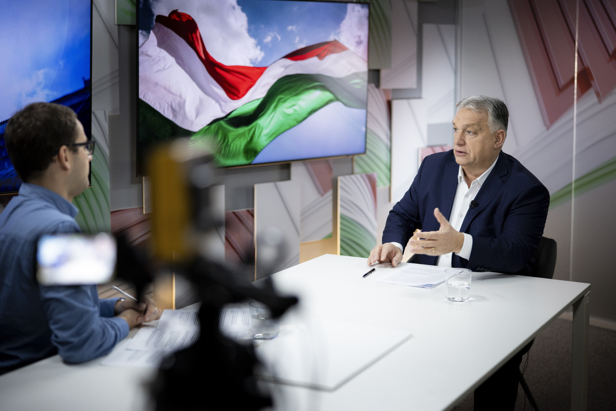 Kelet-ukrajnai fronton harcoló magyar önkéntessel és Magyar Péter kommunikációs stílusának elemzésével rajtolt el a megújult Kossuth Rádió