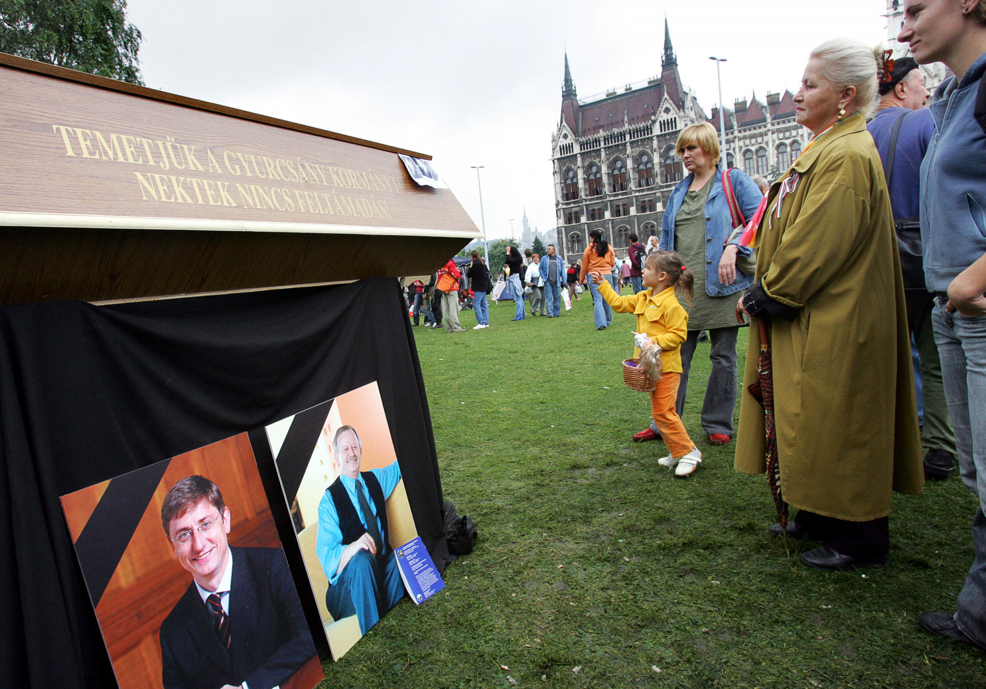 Demonstráció a Kossuth téren 2006. szeptember 19-én