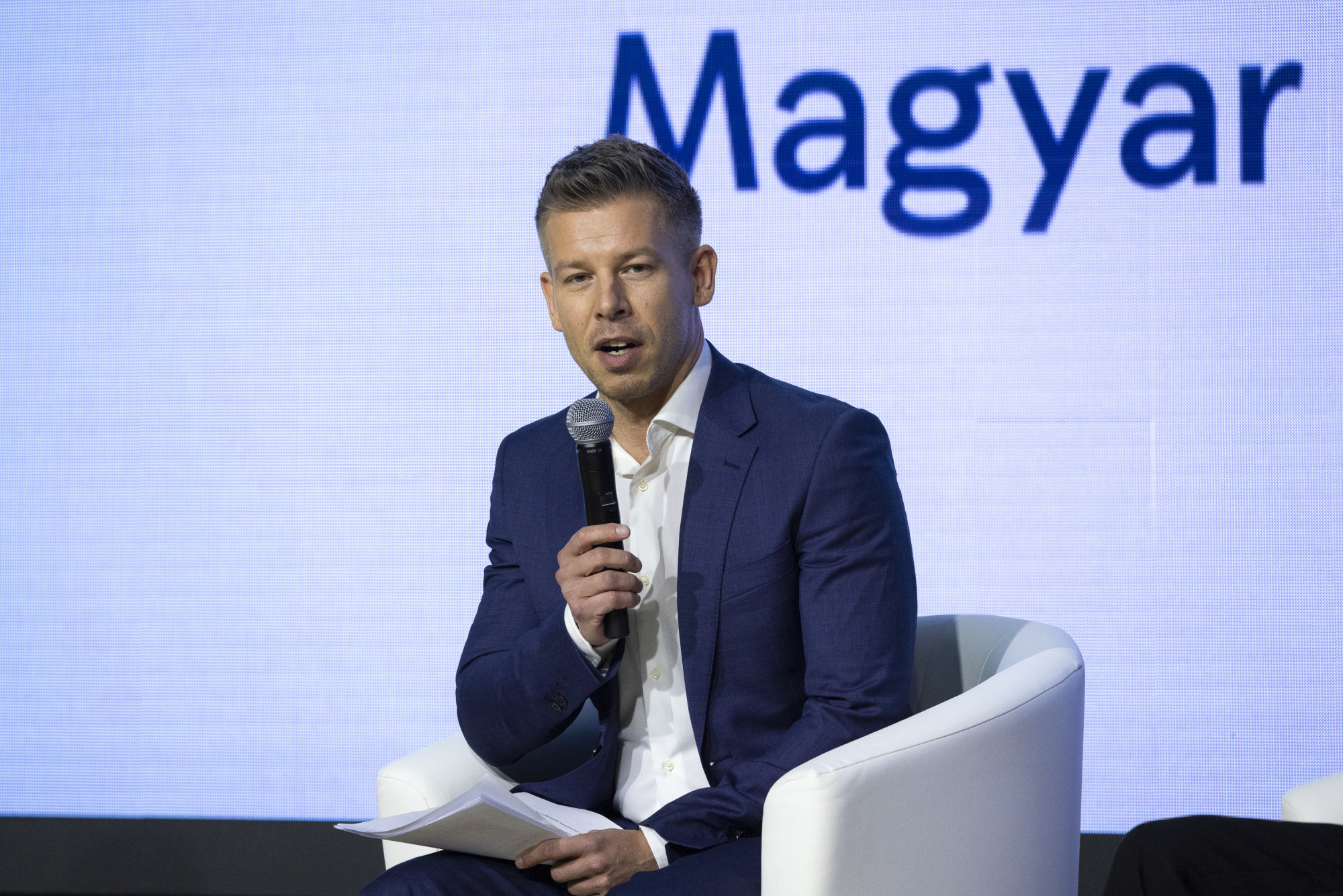 A Bloomberg arról ír, hogy a forint erősödésében benne lehet, hogy Magyar Péter győzelmét árazza be a piac