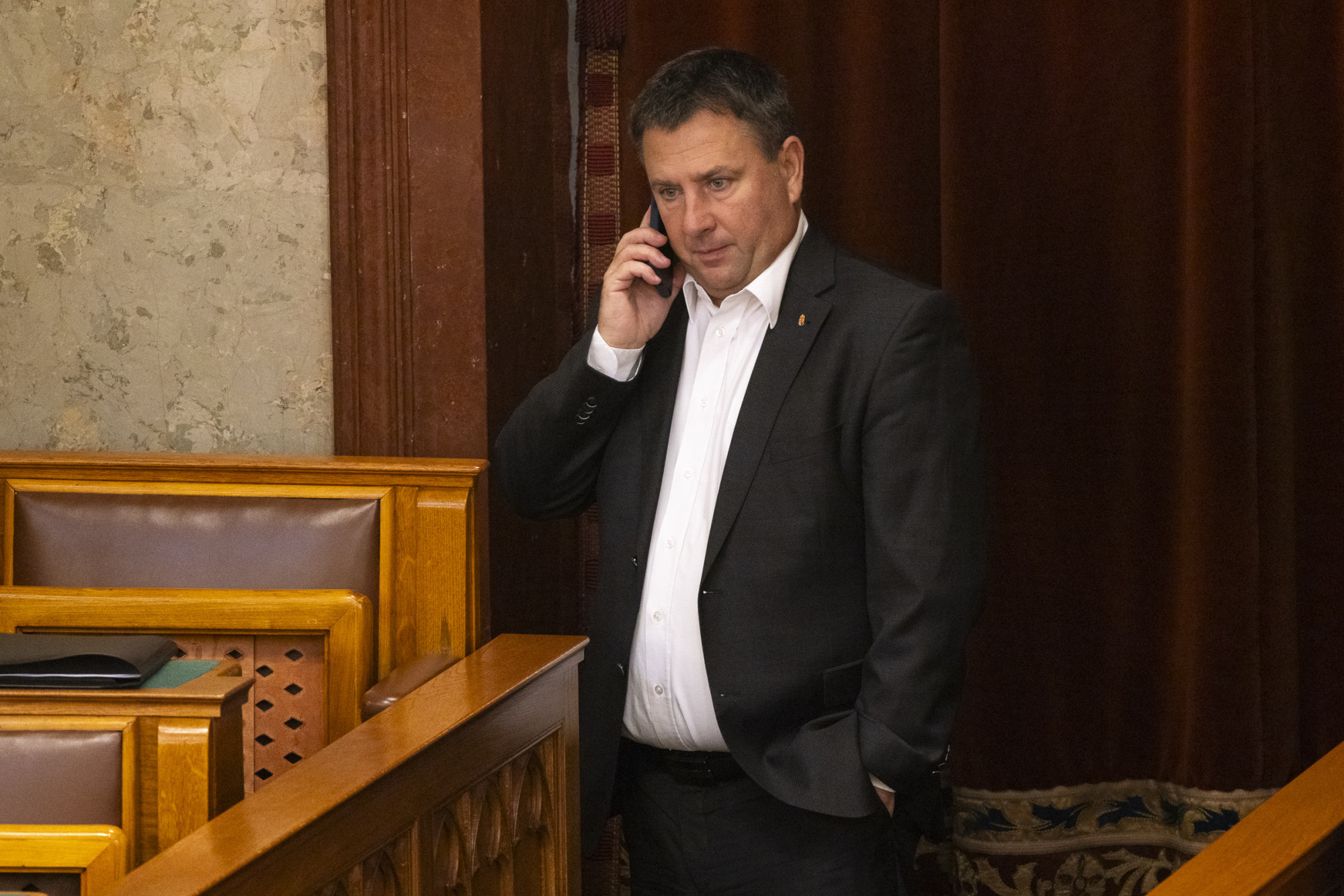 Fideszes politikusokat is előállítottak az ügyészség akciójában