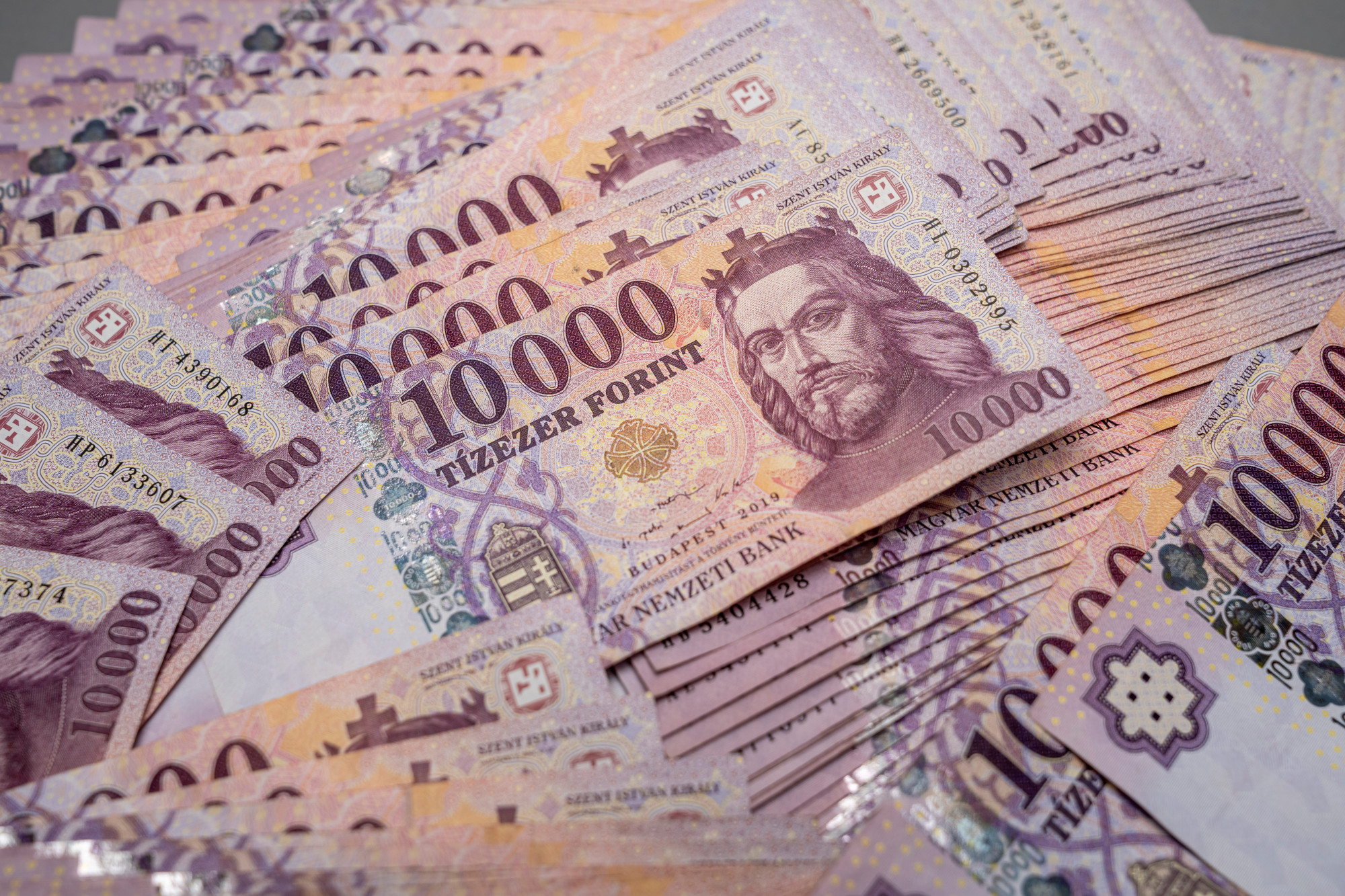 Közel 93 milliárd forint hiányzott az államkasszából szeptember végén