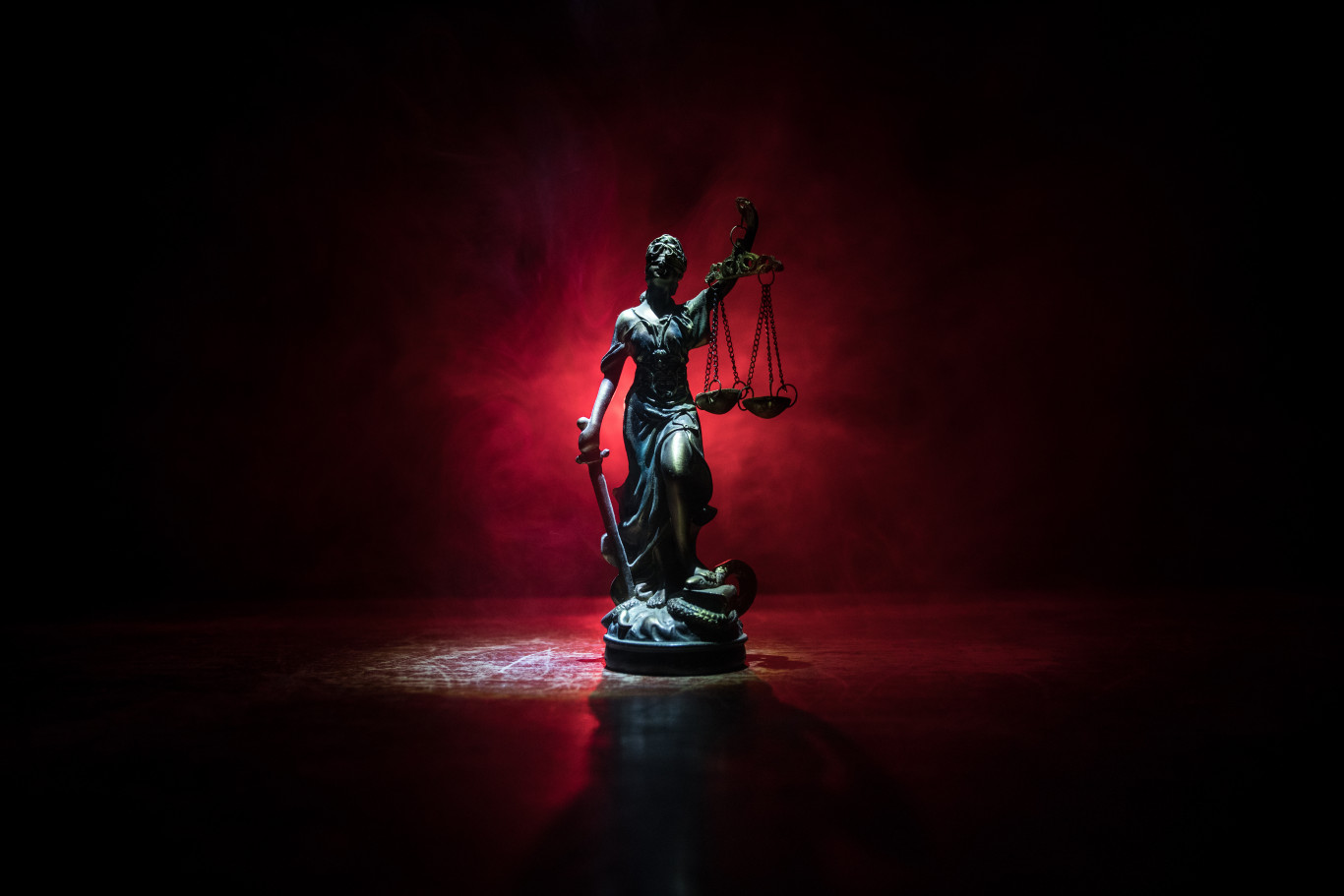 Hiába rendelte el a kormány, mégsem szüntette meg a bíróság a szolidaritási hozzájárulás miatt indított pert