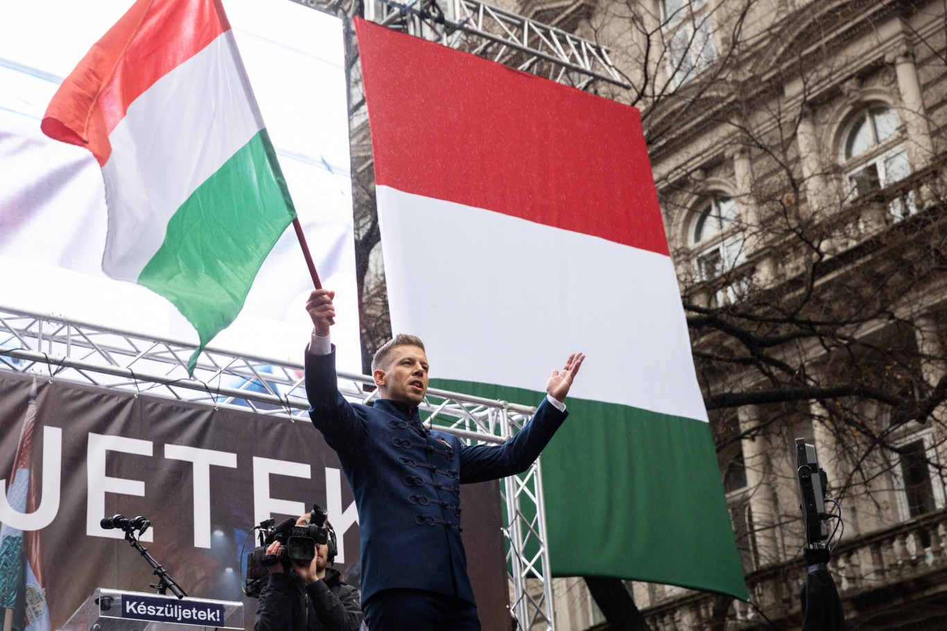 Magyar Péter elsétál Nagyváradra