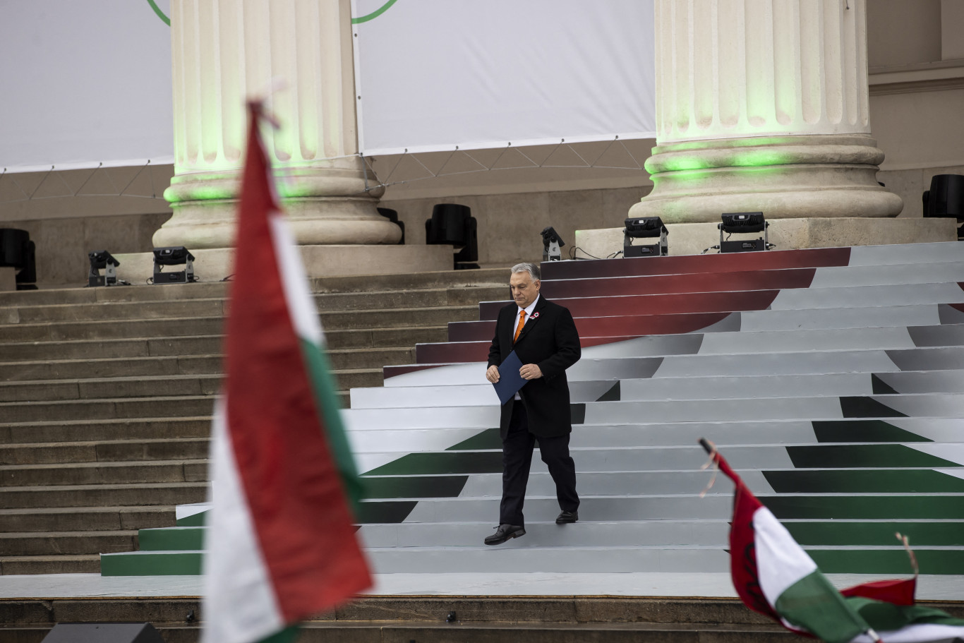 Orbán Viktor nyakkendője: A politikai fordulat története – Haraszti Miklós új minimemoárja Orbán Viktor nyakkendője: A politikai fordulat története – Haraszti Miklós új minimemoárja
