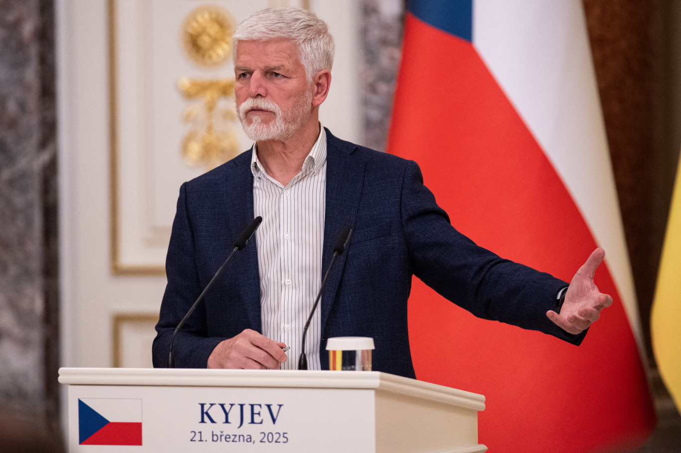 A cseh elnök szerint le kell lőni az Európa légterébe behatoló orosz drónokat vagy repülőgépeket