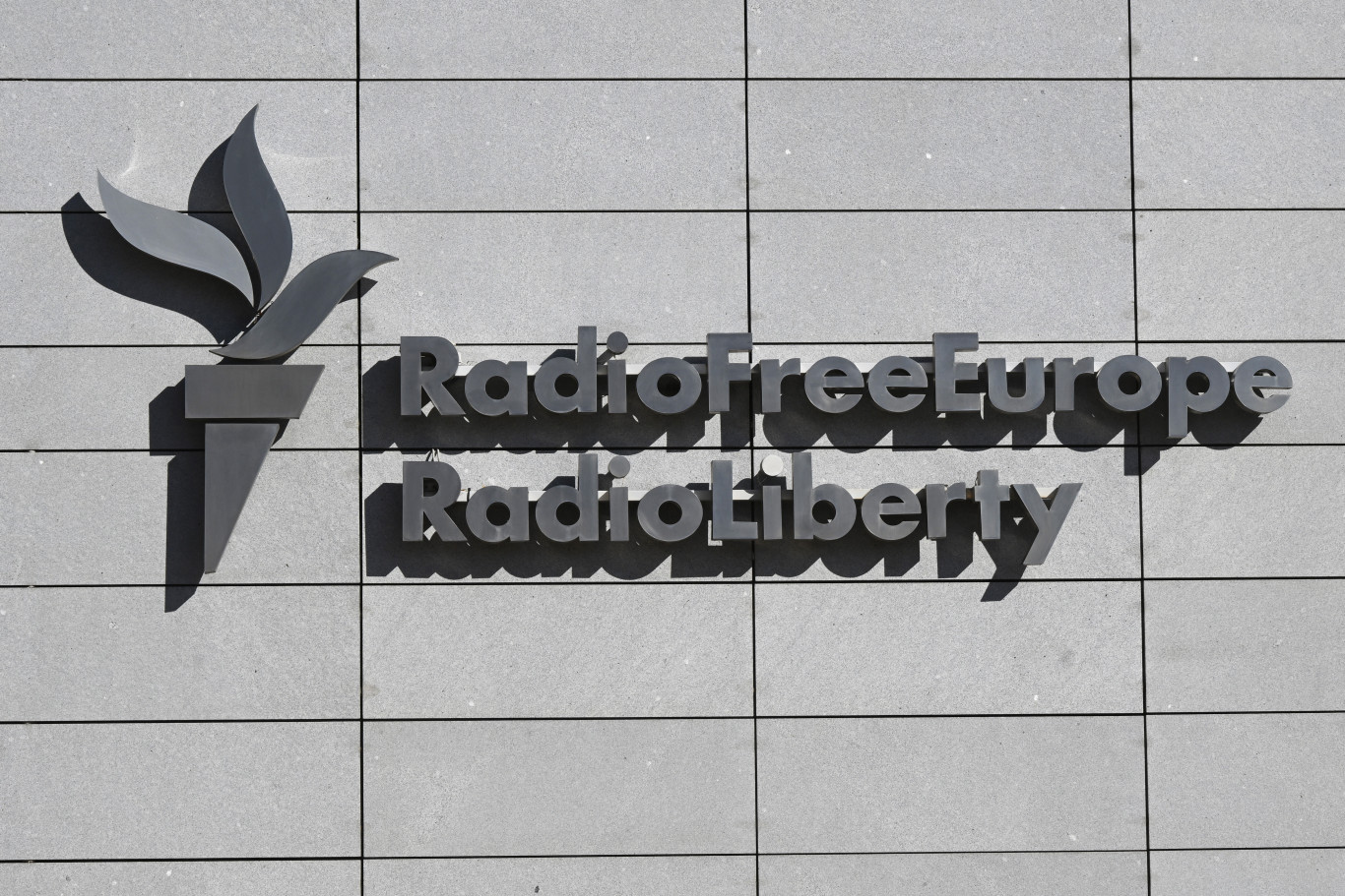 Magyarország után Romániában és Bulgáriában is bezár a Szabad Európa