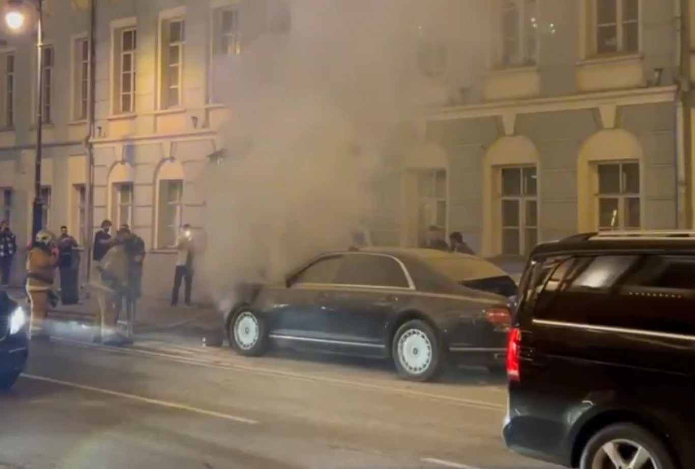 Limuzinrobbanás Moszkvában: Rejtélyes merénylet a Kreml közelében Limuzinrobbanás Moszkvában: Rejtélyes merénylet a Kreml közelében