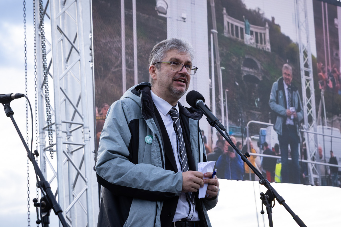 Hadházy: Ennek a rohadt rendszernek egyetlen centet sem lenne szabad kifizetni
