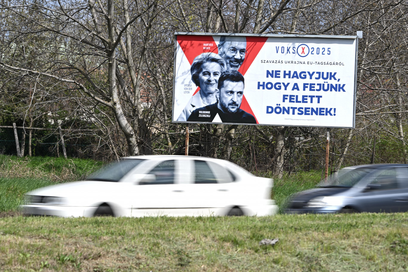 Legszívesebben szembeköpné magát a polgármester, de a retorzióktól tartva legyártotta az Ukrajna elleni kampányvideót
