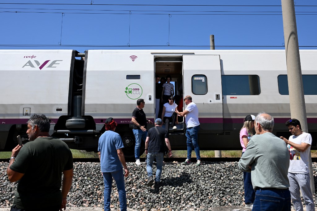 Córdoba közelében állt meg ez a nagysebességű AVE-vonat Córdoba közelében állt meg ez a nagysebességű AVE-vonat