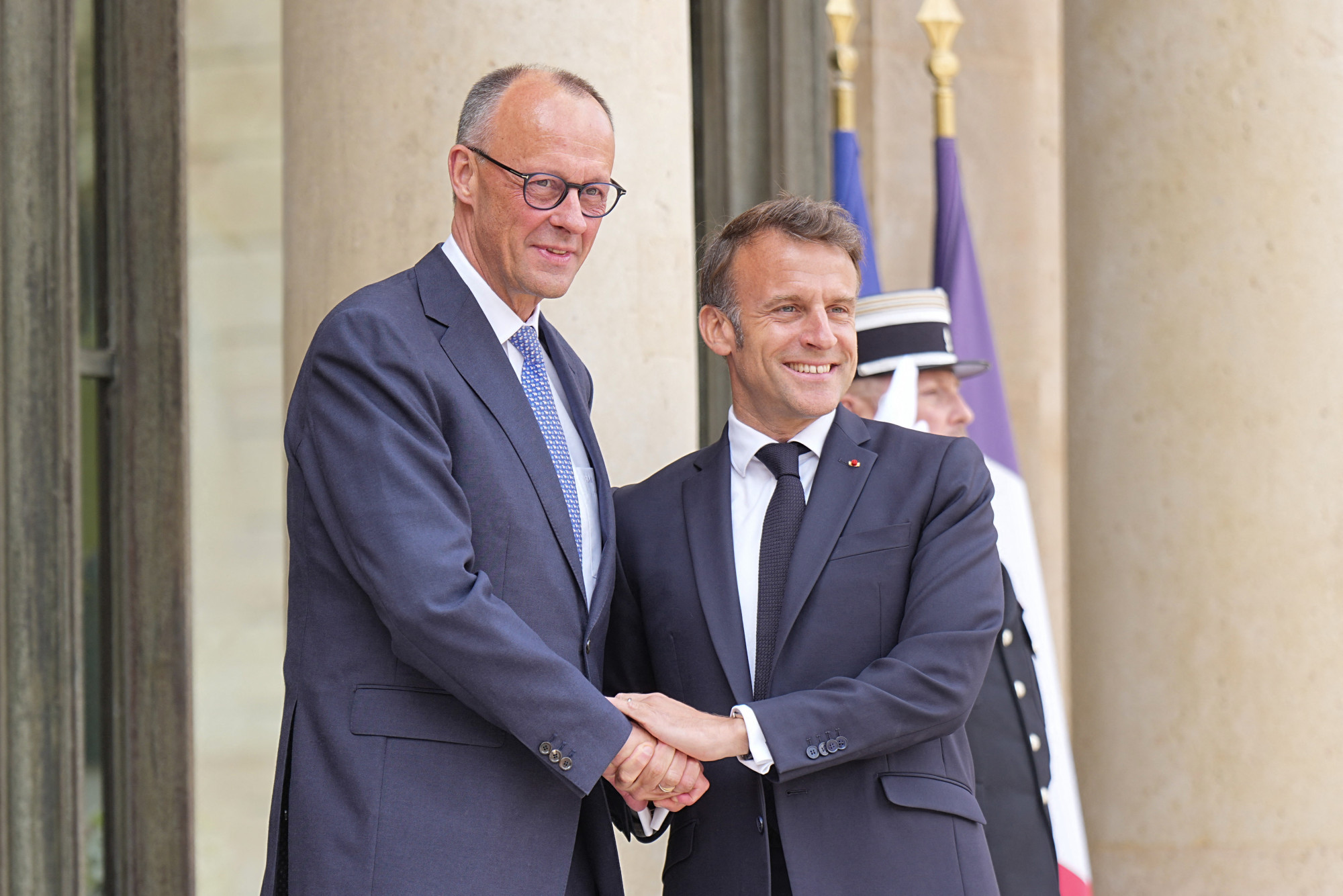 Első nemzetközi útján Párizsba ment és Emmanuel Macronnal találkozott az új német kancellár