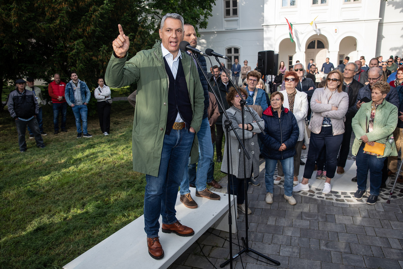 Lázár János utcafóruma Keszthelyen: Politikai üzenetek és viták a jövőről Lázár János utcafóruma Keszthelyen: Politikai üzenetek és viták a jövőről