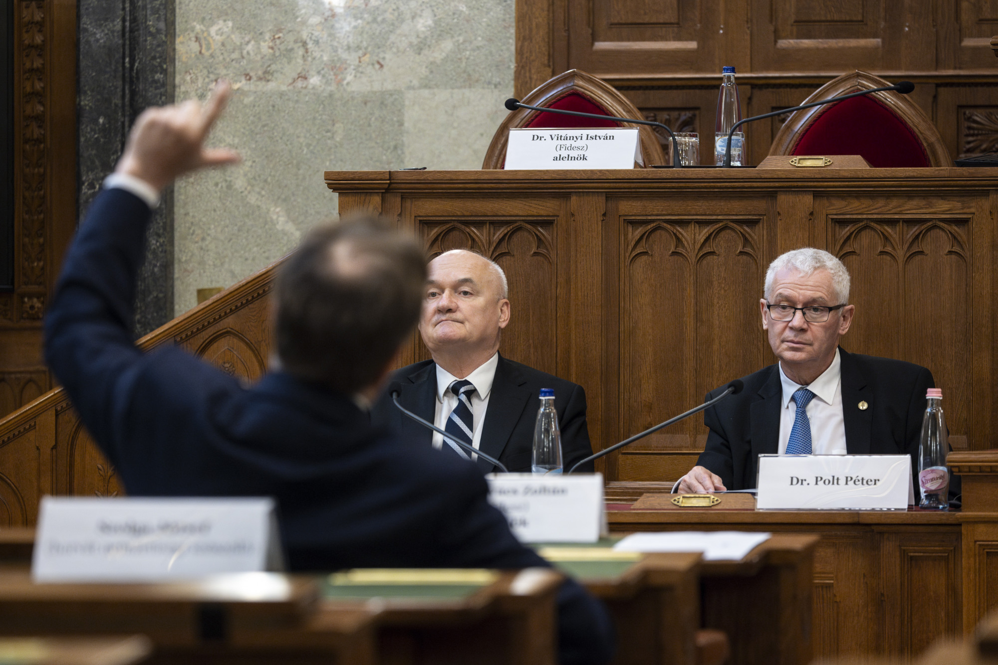 Jó hosszú időre igyekezett bebetonozni a Fidesz a közjogi méltóságokat