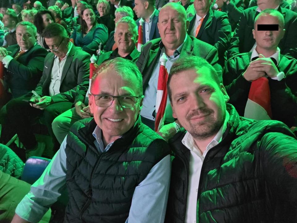Egy elítélt pedofil is ott ült a hevesi fideszesekkel Orbán harcosok klubjában