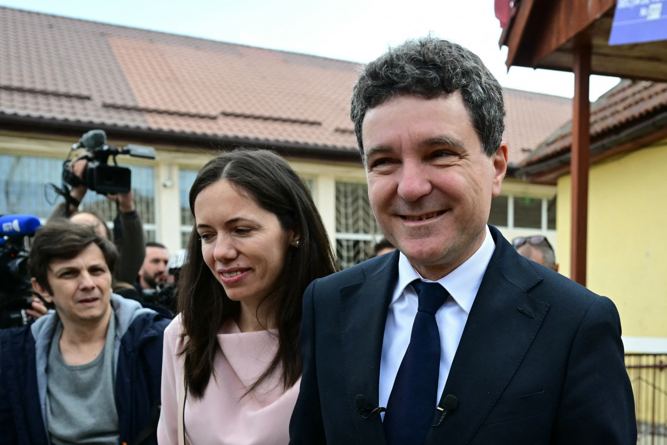 Friss hírek: Négy forgatókönyv játszik, de Románia egyre inkább halad az előrehozott választás felé. A szélsőjobbnak annál jobb, minél kevésbé látszik a megoldás.