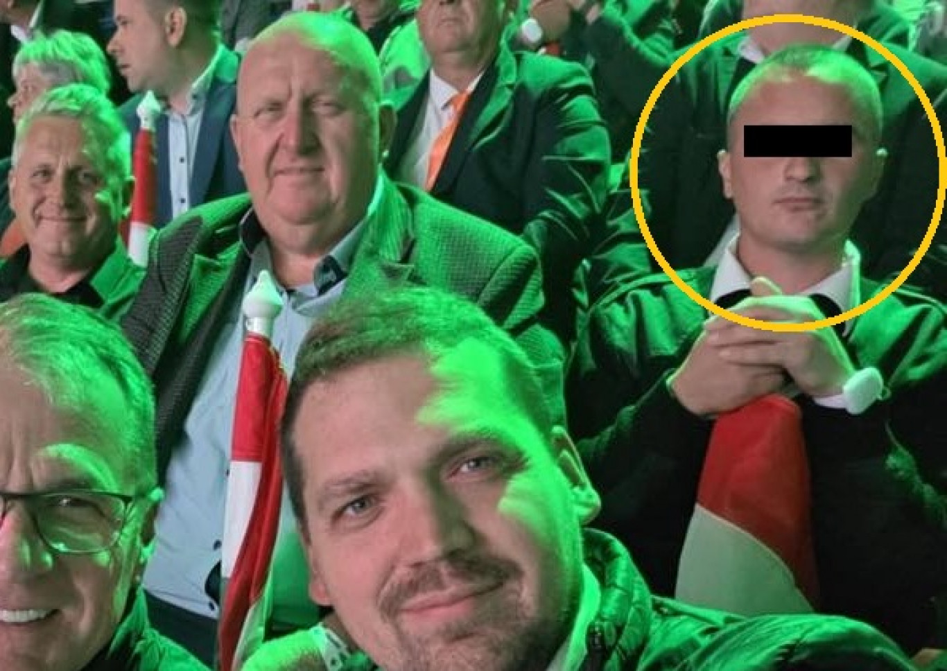 Reagált a fideszes képviselő a szelfijén szereplő pedofilra