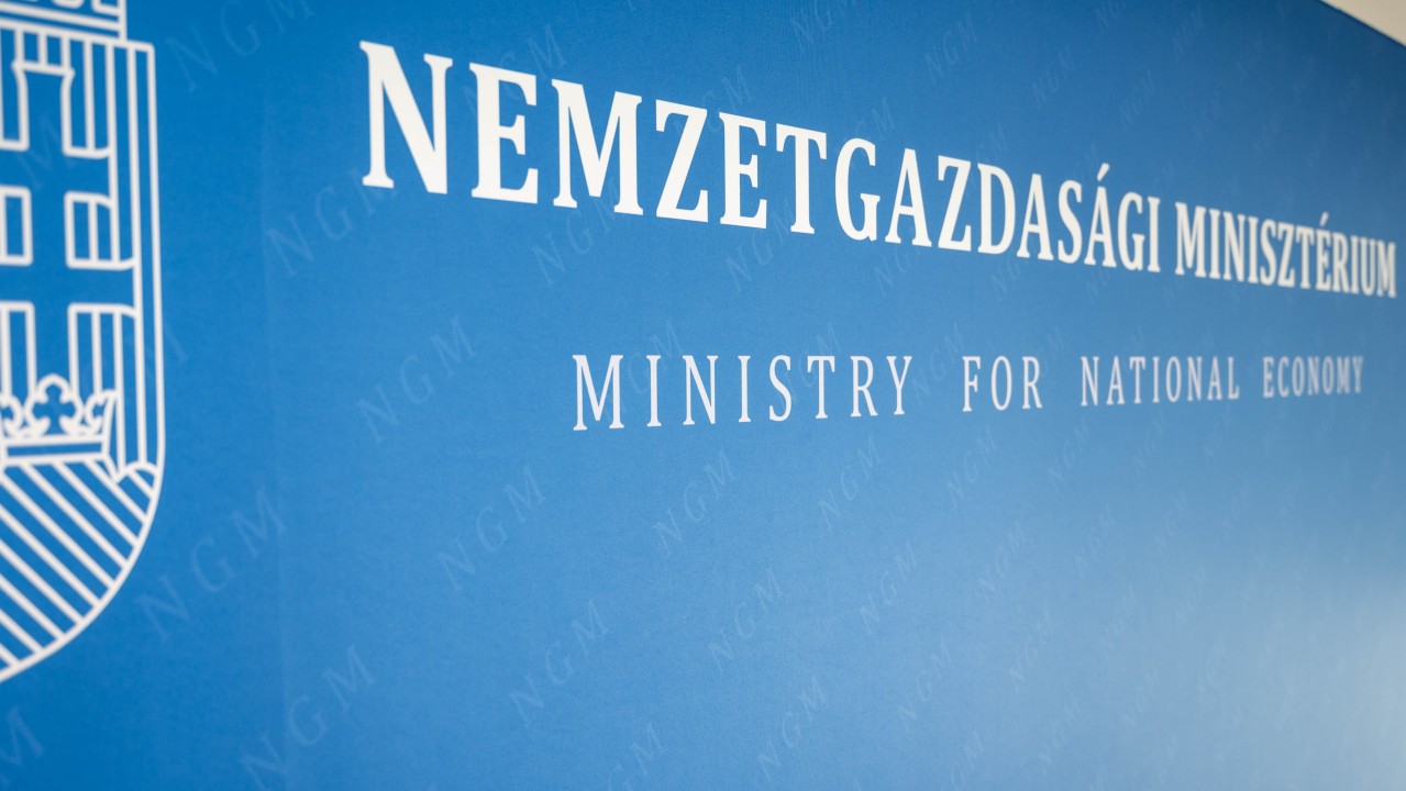 Adatvédelmi hiba Nagy Márton minisztériumában: tévedésből körbeküldtek egy személyes adatokat tartalmazó belső dokumentumot