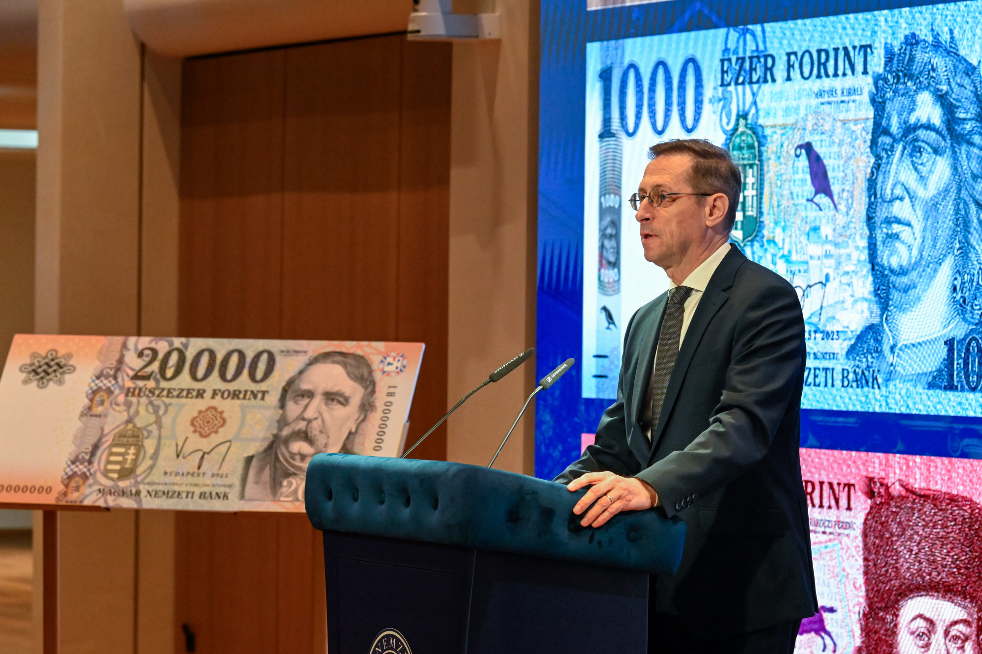Varga öt csapása: akkor is a bank fizet, ha a nevében verték át csalók az ügyfelet