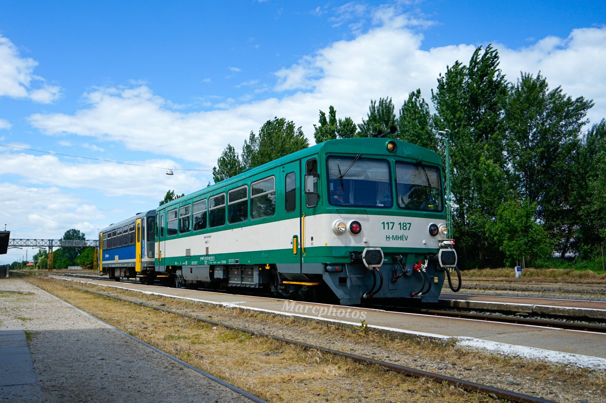 Az eklektikus magyar vasút gyöngyszeme: a HÉV-festéssel forgalomba állított Bz-motorvonat