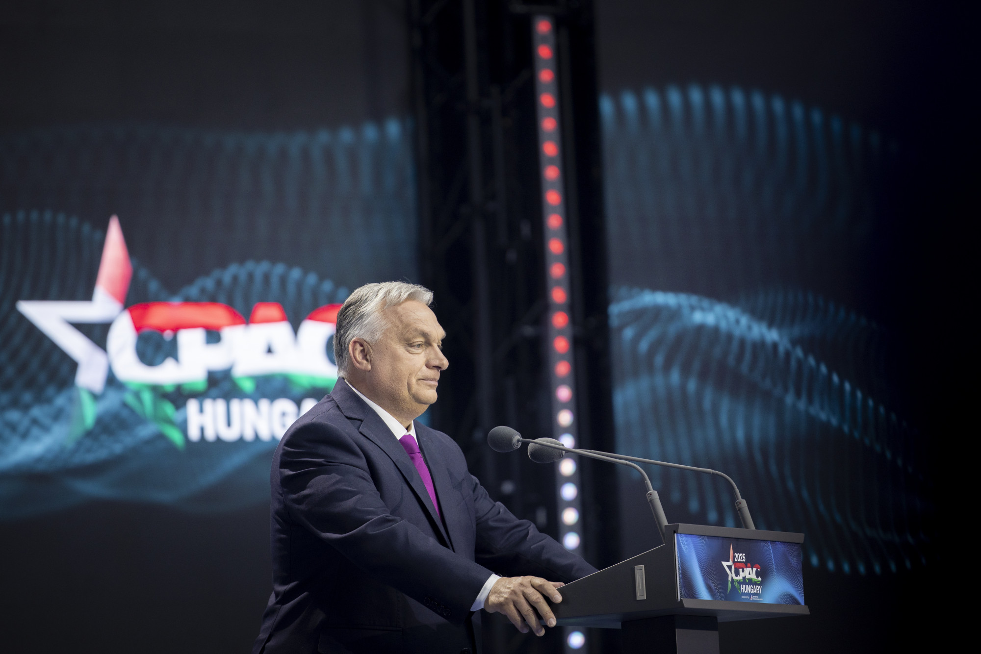„Éljen Nawrocki!” - Orbán újra beszállt a külpolitikai rulettba, és nyíltan beállt a nacionalista lengyel elnökjelölt mögé