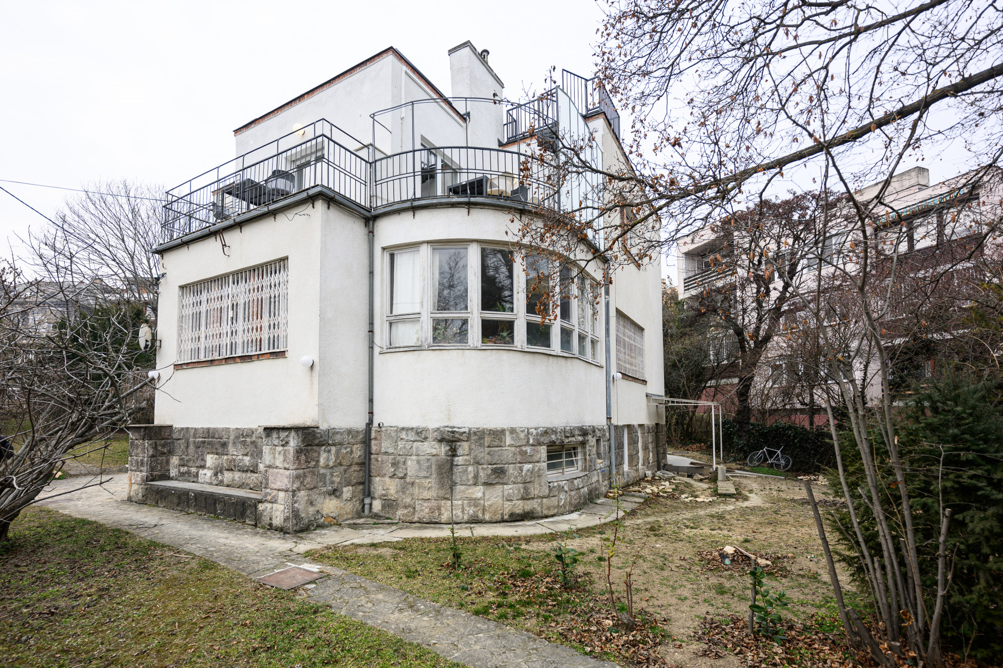 Szalonélet: korok és világok találkozása a rózsadombi Bródy-villában