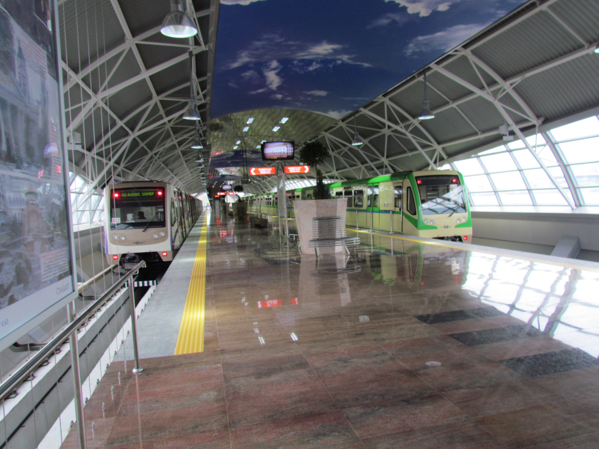 Már megint bejelentettük a ferihegyi gyorsvasutat, miközben Szófiában már 10 éve metró visz ki a reptérre