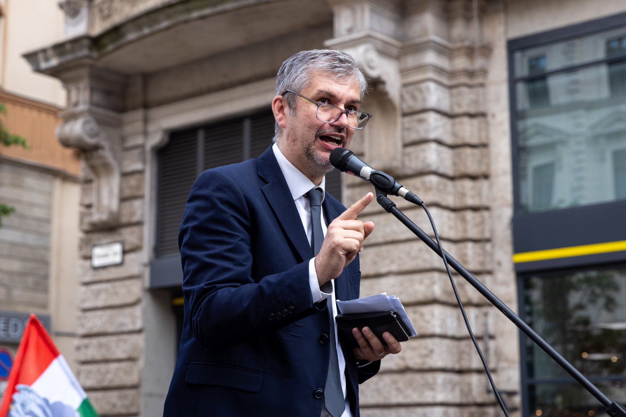 Hadházy szerint Navracsics az egyik leggerinctelenebb fideszes, akinél kevés károsabb ember van a magyar politikában