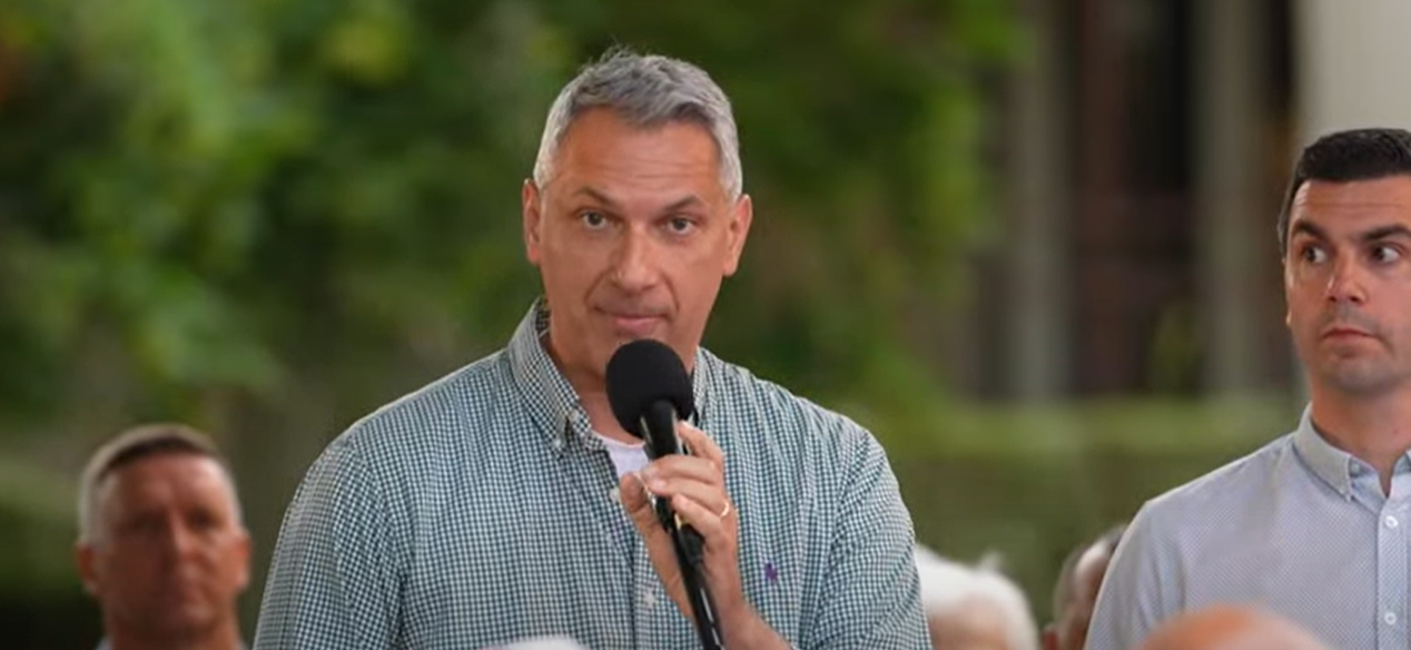 Lázár tisztázta, amikor arról beszélt, hogy elege van a luxizásból és a repülőzésből, arra gondolt, amit Mészáros szombaton csinált