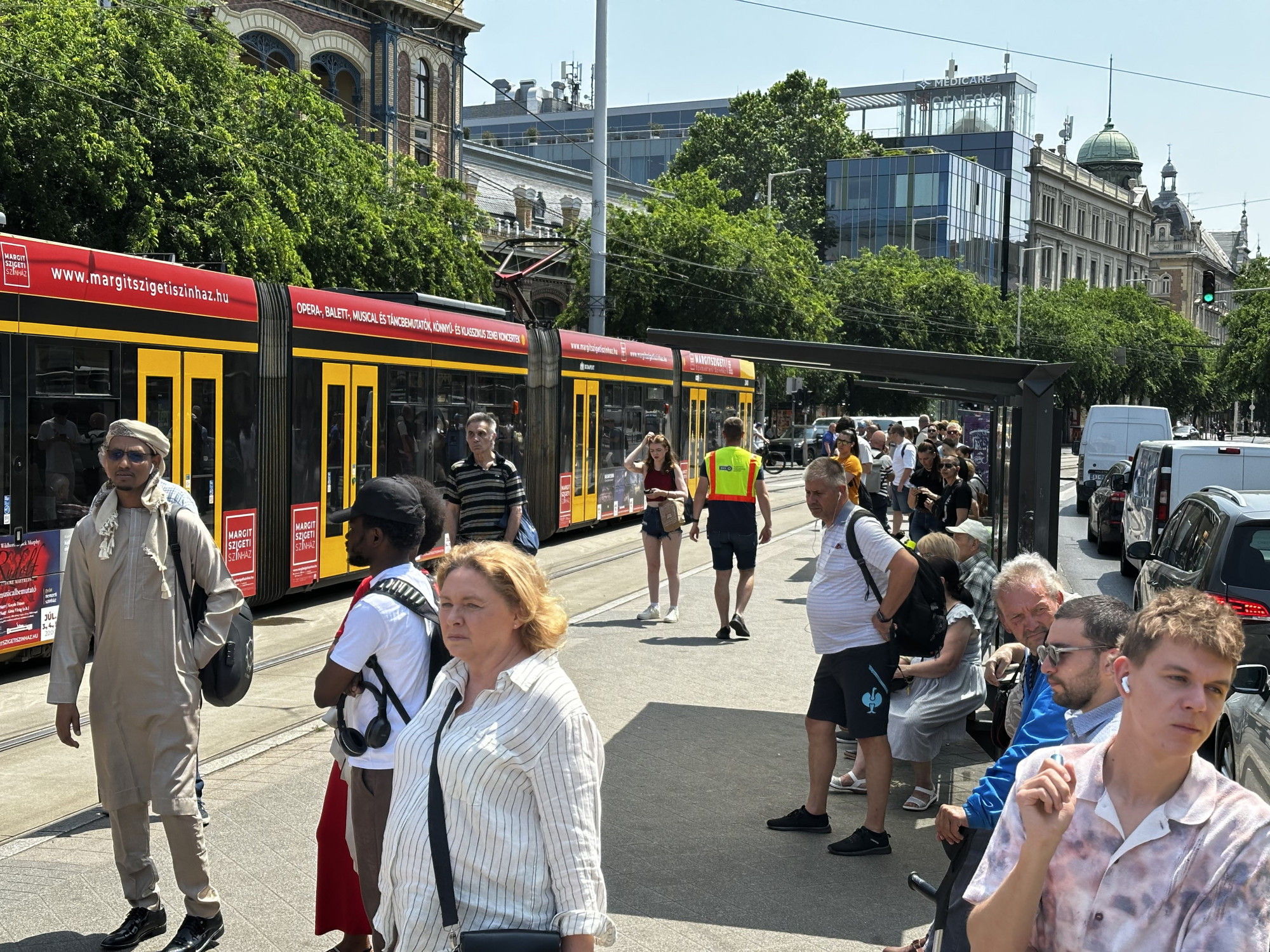 Sztrájkkal fenyegetnek a főváros cégeinek dolgozói