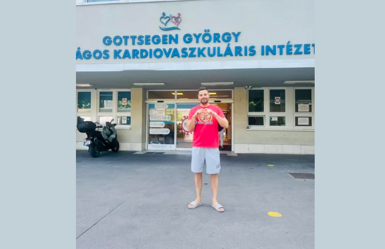 Az intenzívről kikerült Kiss Ádám humorista hálából felajánlott egy légkondit