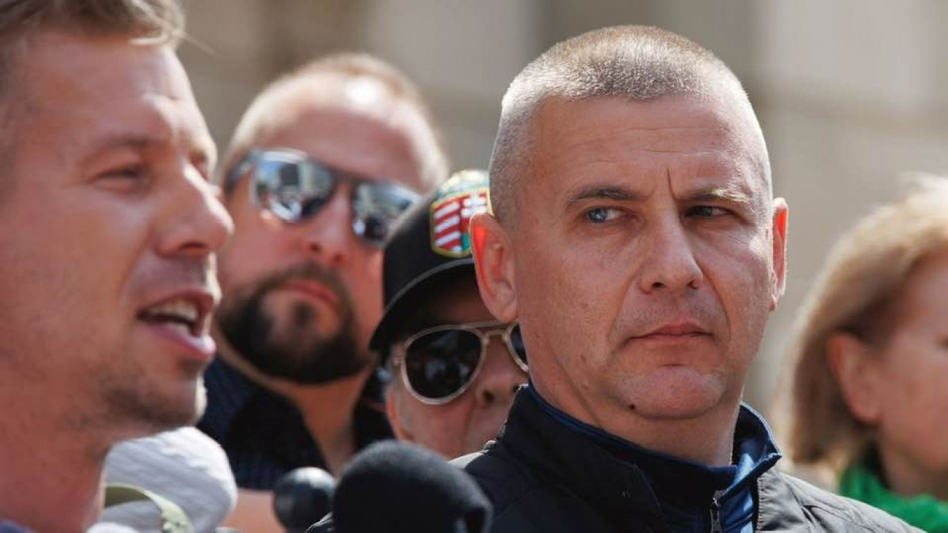 Magyar Péter szerint hazaárulás és „a legsúlyosabb nemzetbiztonsági kérdés” a hadiipari cégek NER-kézbe játszása