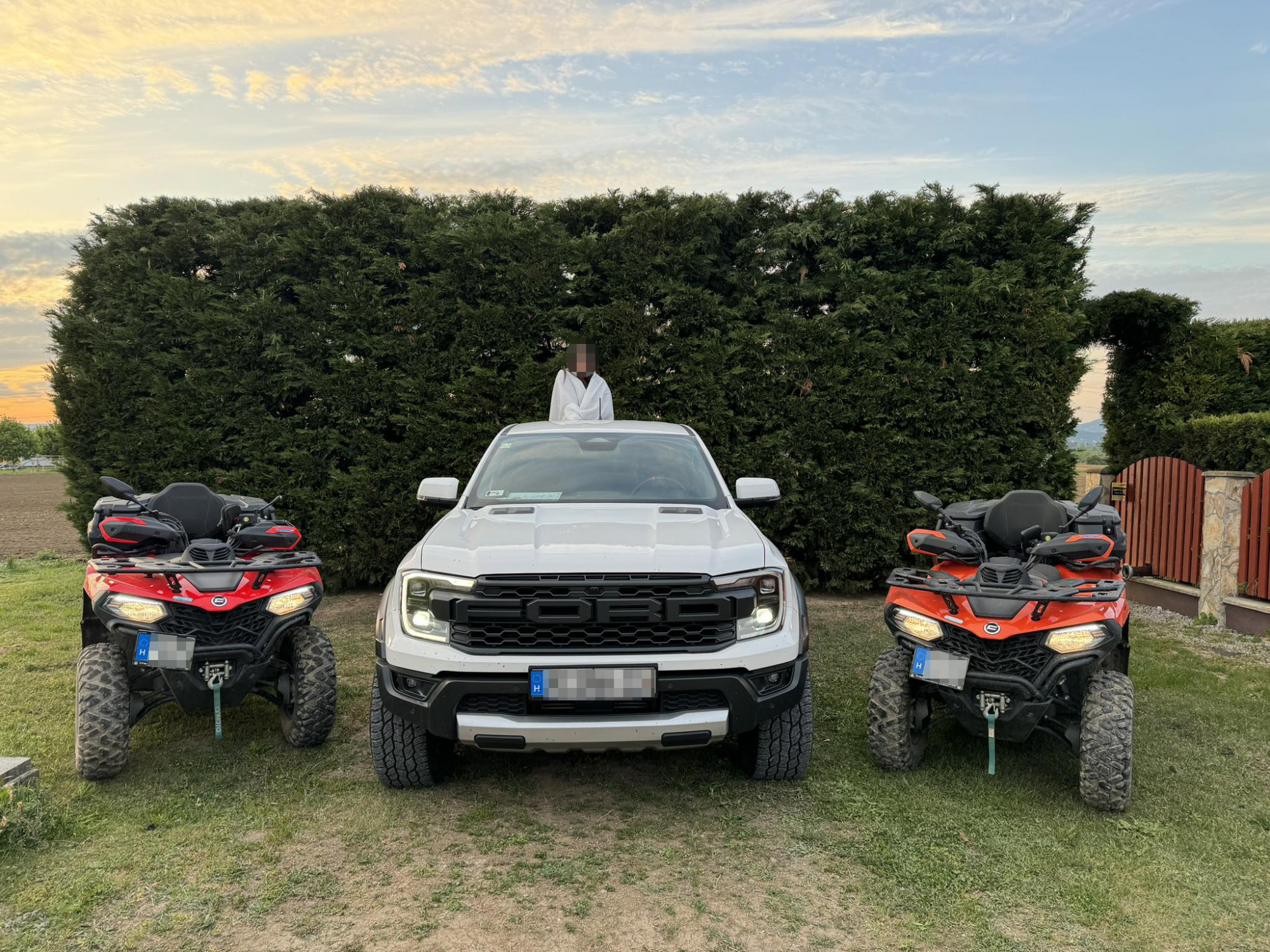A harmincmilliós Lexus és Ford pickup lett gyanús a Szőlő utca vezetőjénél a kifogástalan-életvitel-vizsgálaton