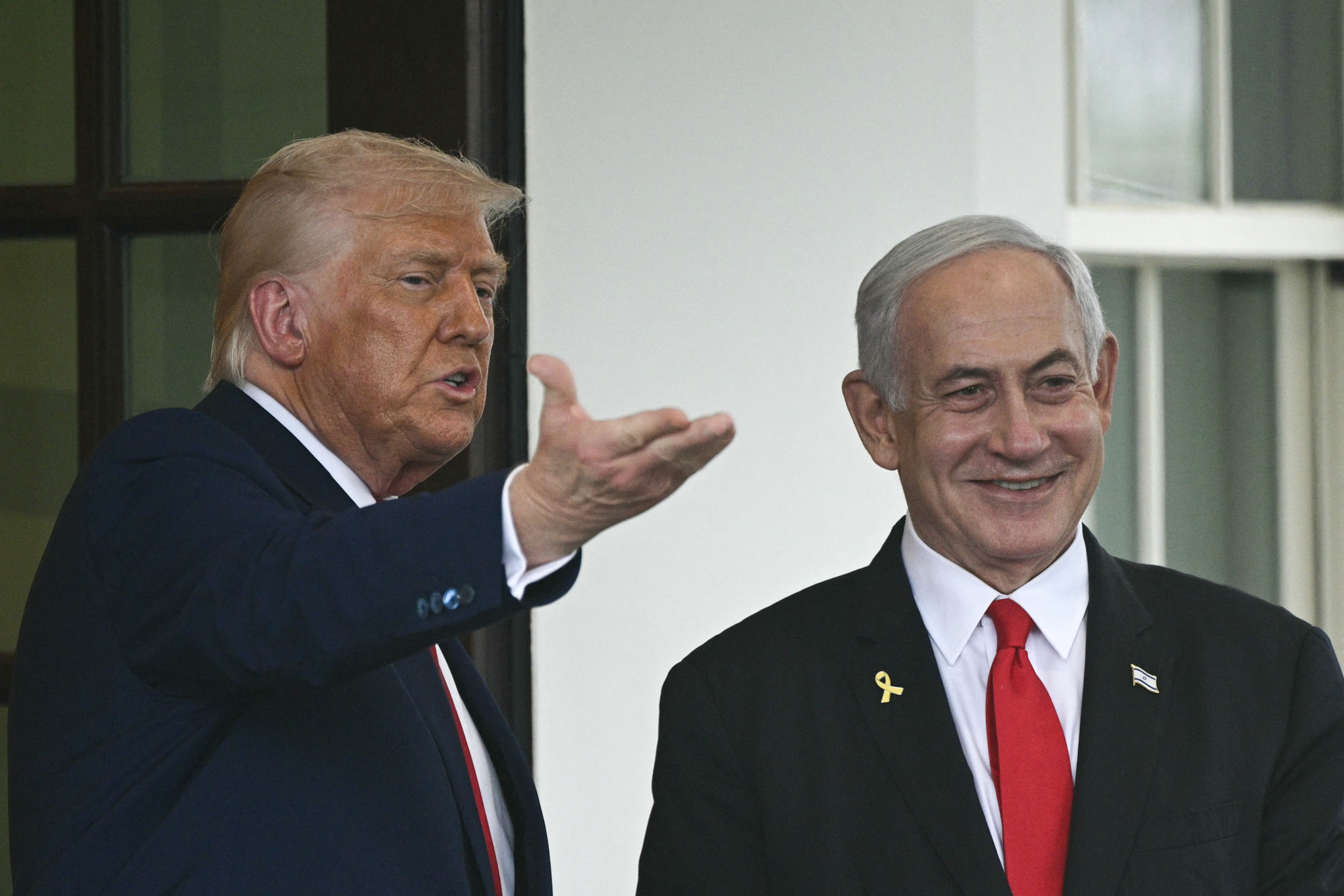 Trump arról beszél, hogy Irán és Izrael hamarosan megegyezhetnek majd és béke lesz, de semmi nem utal erre