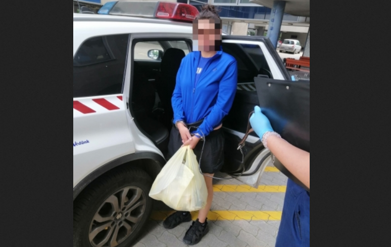 Letartóztattak egy 18 éves váci nőt, aki két kiskorú lányt futtatott