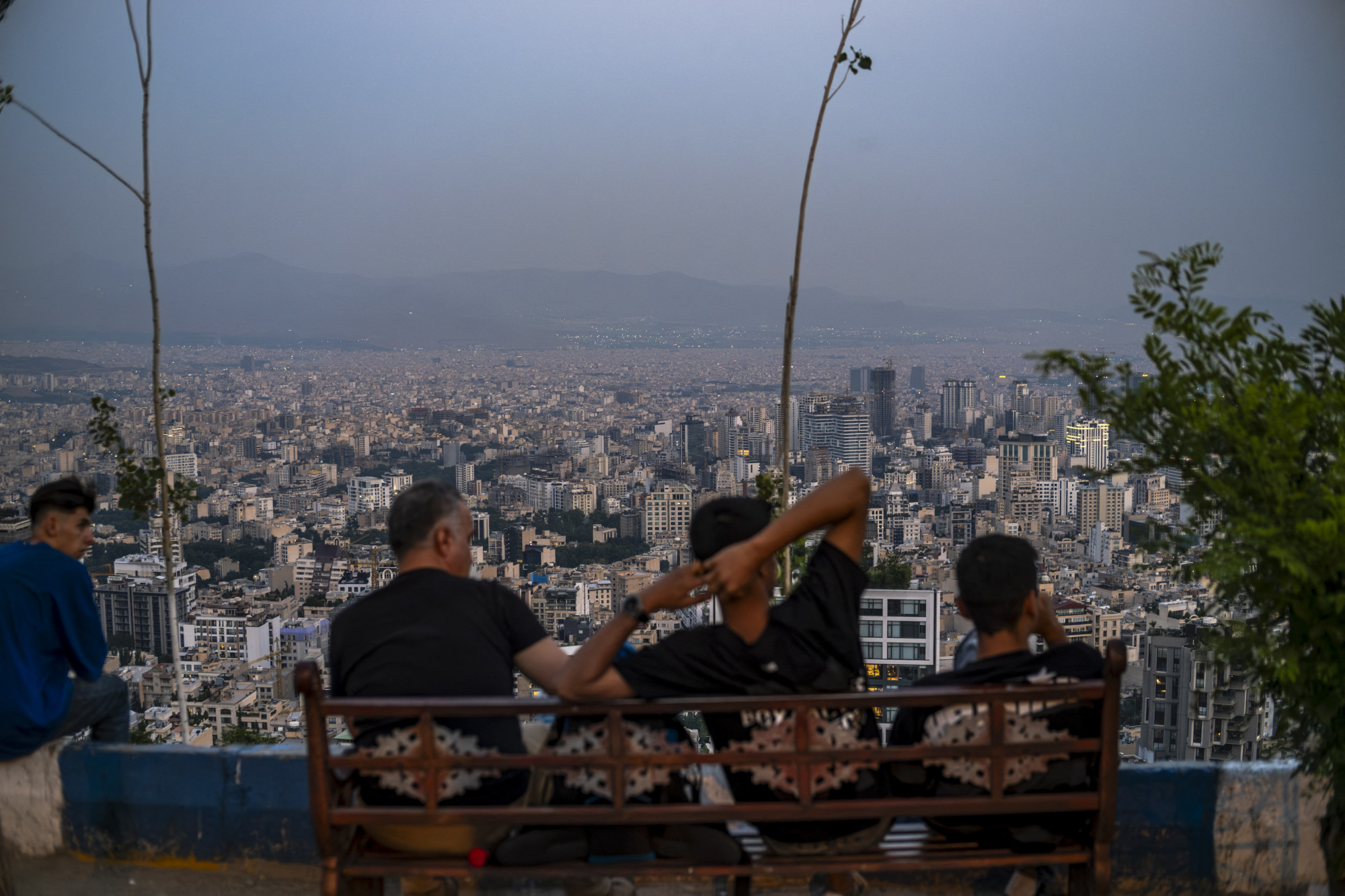 Harmadik napja üti egymást Izrael és Irán, az éjjel Haifát és Teheránt is érte találat