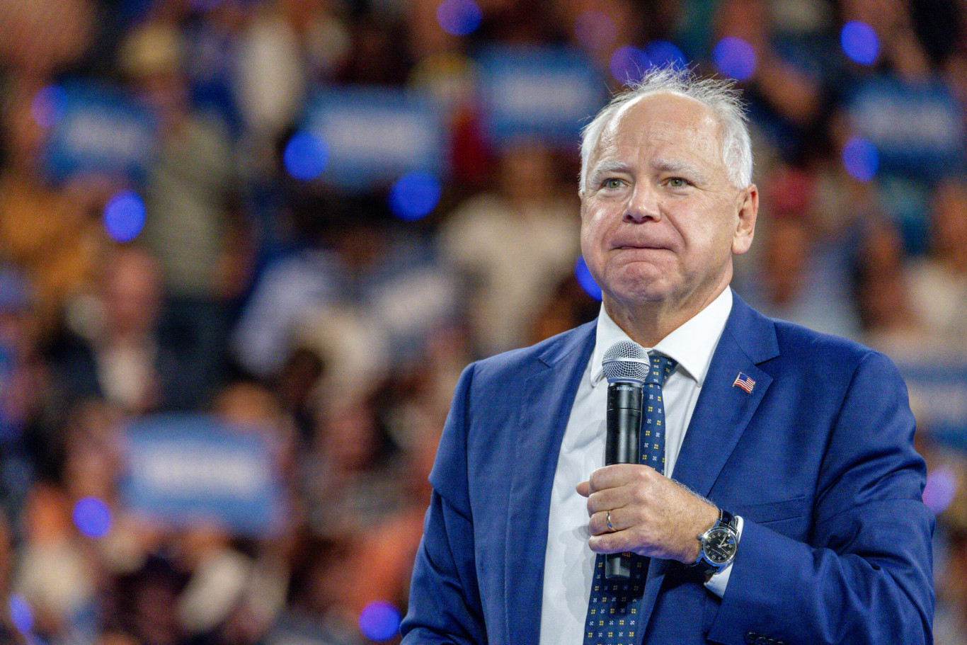 Trump telefonon tárgyalt Tim Walz kormányzóval a minnesotai helyzetről