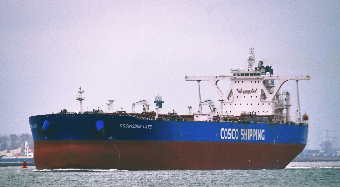 Két olajszállító tanker fordult vissza vasárnap a Hormuzi-szorosnál