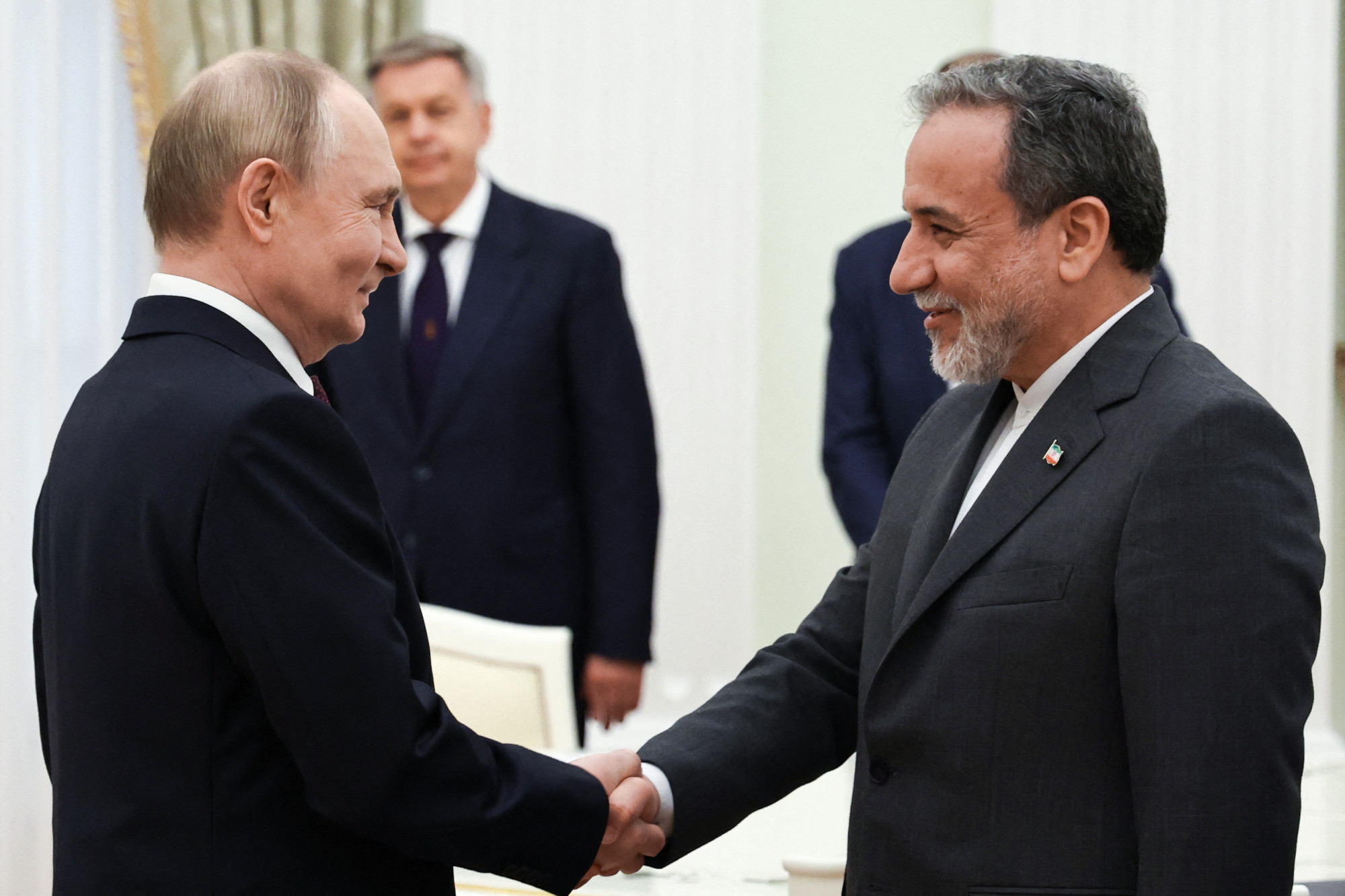 Putyin találkozott az iráni külügyminiszterrel, és „teljesen provokálatlan” agressziónak nevezte az Irán elleni csapásokat